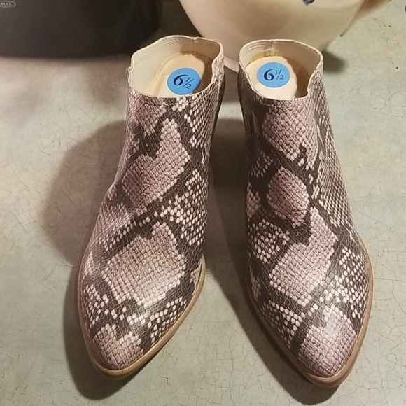 NEW DOLCE VITA "SNAKESKIN"COWBOY MULES - Picture 2 of 6